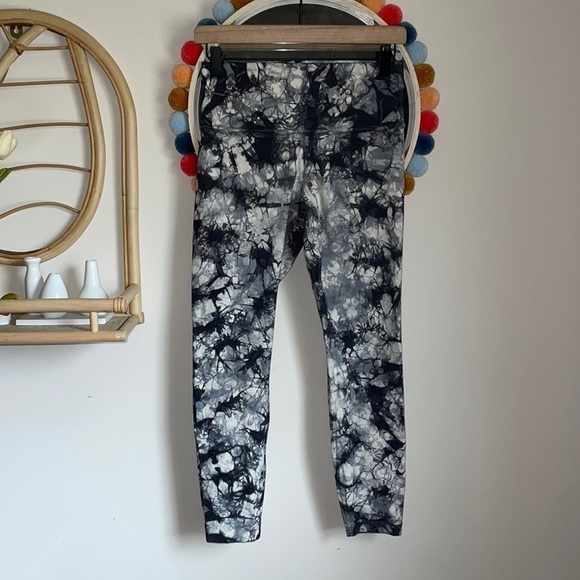 Lululemon Wunder Under Hi-Rise 7/8 Tight *Dual Shibori Full-On Luxtreme 25" - Picture 3 of 8